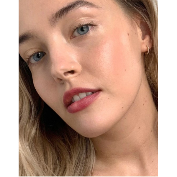 Румяна GLOSSIER Cloud Paint Dusk Румяна GLOSSIER Cloud Paint Dusk