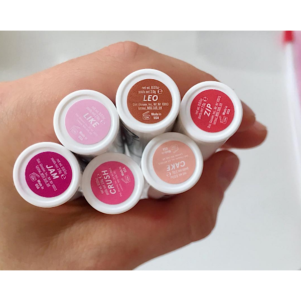 Помада Glossier Lipstick Cake Помада Glossier Lipstick Cake