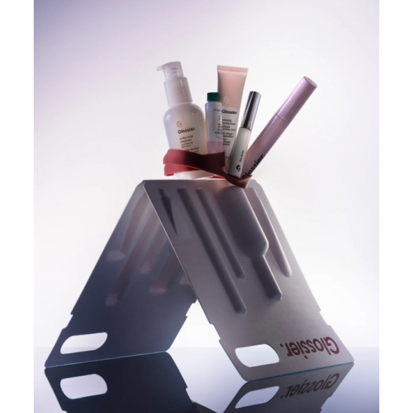 Набор для макияжа и ухода за кожей Glossier The Essential Edit