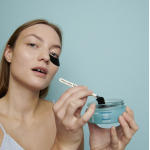 CARBONE GLACÉ DETOXIKAČNÍ ČISTÍCÍ OČNÍ MASKA Rare Paris Carbone Glacé Purifying Eye Patch CARBONE GLACÉ DETOXIKAČNÍ ČISTÍCÍ OČNÍ MASKA Rare Paris Carbone Glacé Purifying Eye Patch