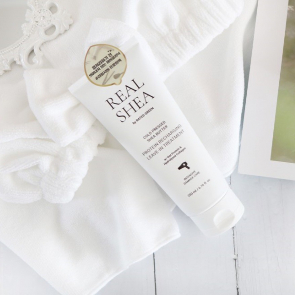 Obnovující krém na vlasy s termální ochrannou Rated Green Real Shea Protein Recharging Leave-In Treatment Obnovující krém na vlasy s termální ochrannou Rated Green Real Shea Protein Recharging Leave-In Treatment
