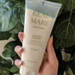 Čistící maska na pokožku hlavy s mořskou solí Rated Green Real Mary Purifying Scalp Scaler
