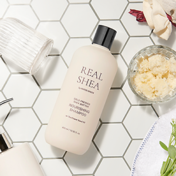 Obnovující krém na vlasy s termální ochrannou Rated Green Real Shea Protein Recharging Leave-In Treatment Obnovující krém na vlasy s termální ochrannou Rated Green Real Shea Protein Recharging Leave-In Treatment