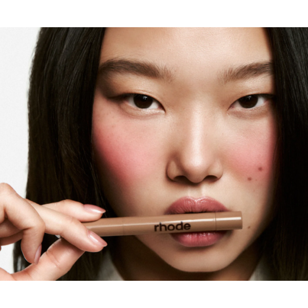 Tužka na rty Jemná neutrální růžová Rhode Peptide Lip Shape Lift